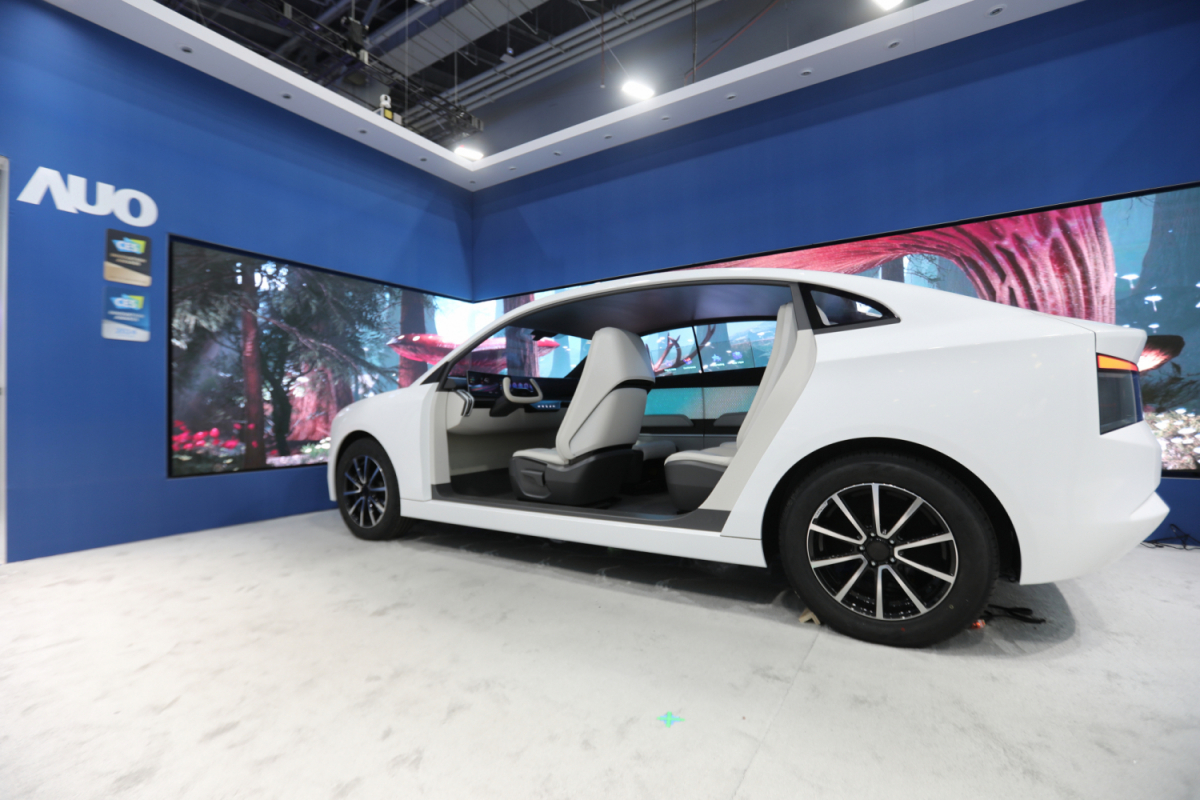 友達發表全新Smart Cockpit 2024，大秀顯示應用成果、及釋放Micro LED終極顯示技術量能的全新智慧座艙，以營造突破性、沉浸式的視覺體驗，重新定義智慧座艙，滿足駕乘人員的全方位感受。