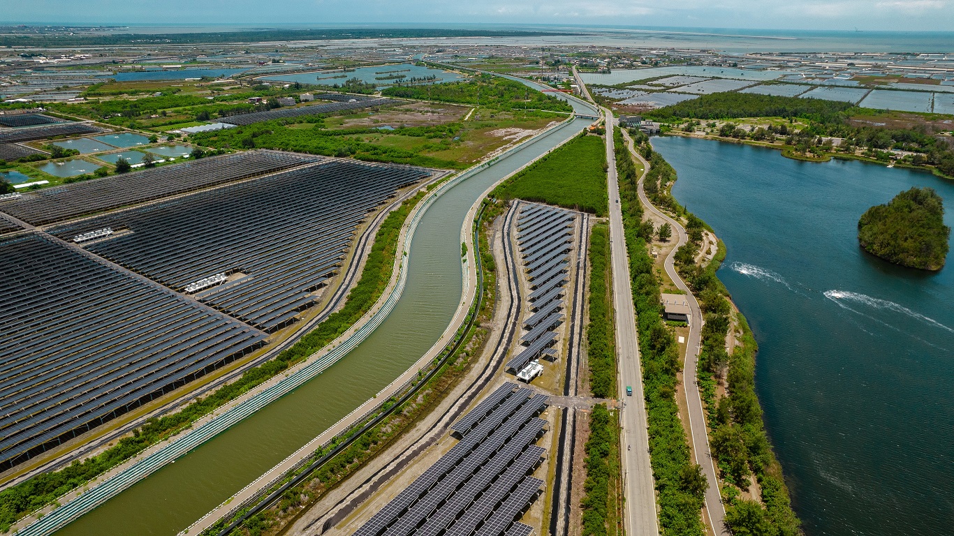 友達能源事業提供智慧能源管理、太陽能監控管理、全方位電廠建置及運維解決方案，並擁有管理超過6000案場的經驗